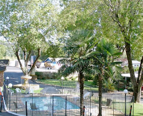 Paradise Inn Екстер'єр фото